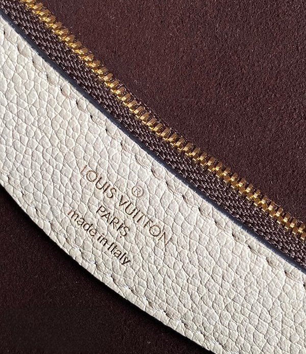 루이비통 다이앤 크림 [매장가 350만원대]