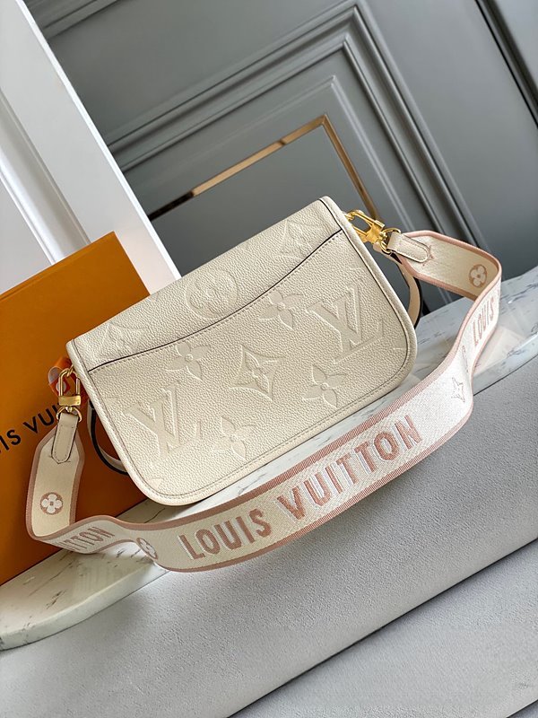 루이비통 다이앤 크림 [매장가 350만원대]