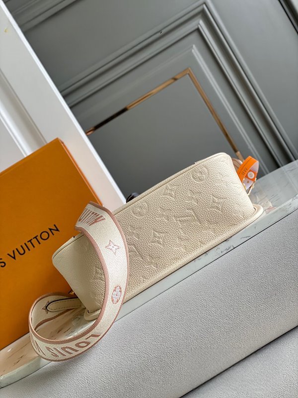 루이비통 다이앤 크림 [매장가 350만원대]