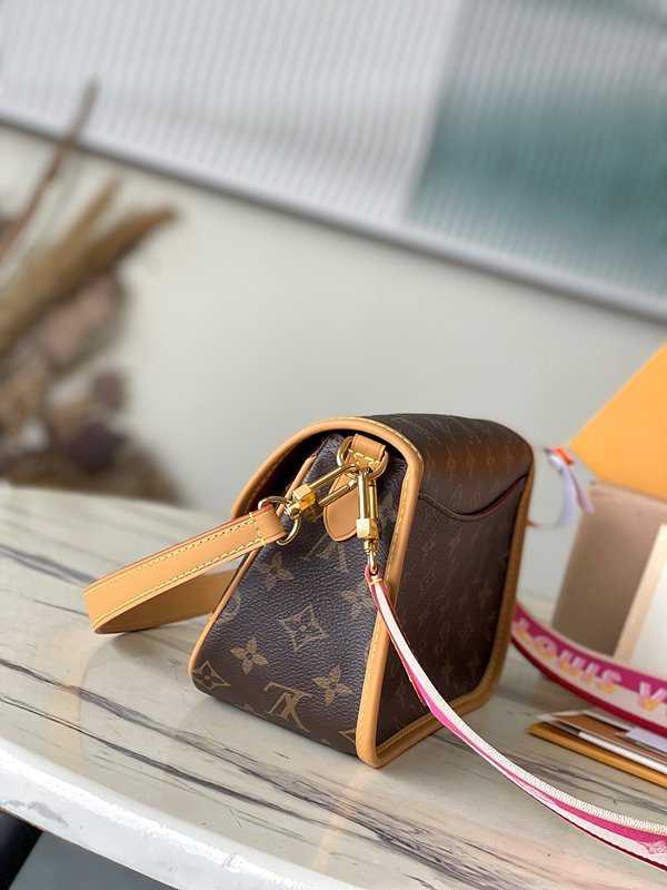 루이비통 다이앤 푸시아 [매장가 310만원대]