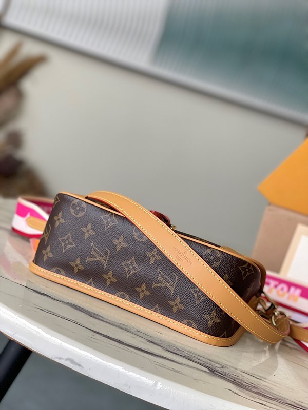 루이비통 다이앤 푸시아 [매장가 310만원대]