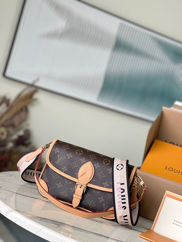 루이비통 다이앤 모노그램 [매장가 310만원대]