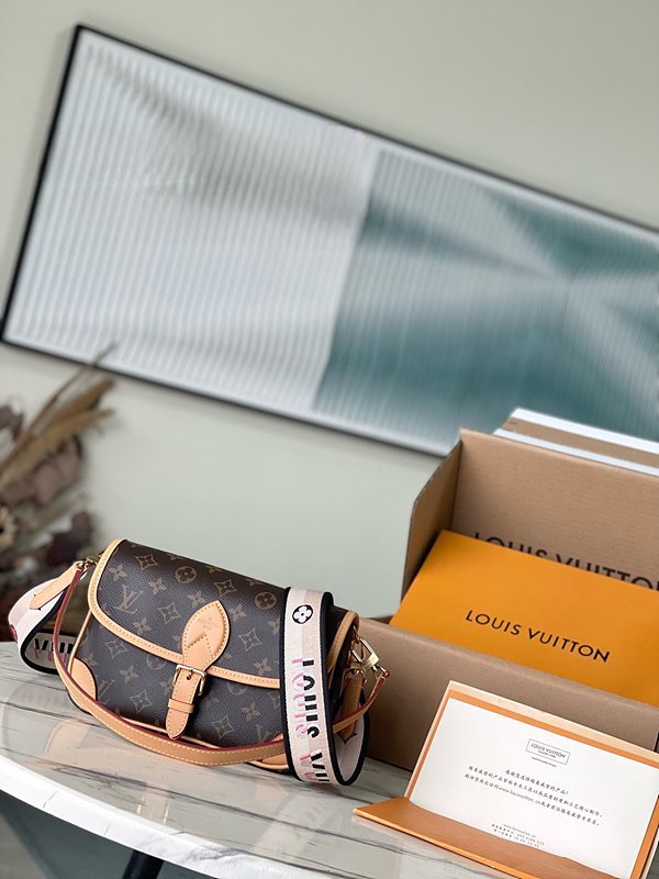 루이비통 다이앤 모노그램 [매장가 310만원대]