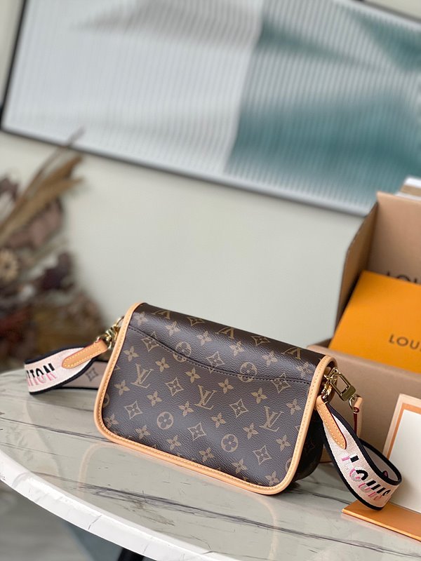 루이비통 다이앤 모노그램 [매장가 310만원대]