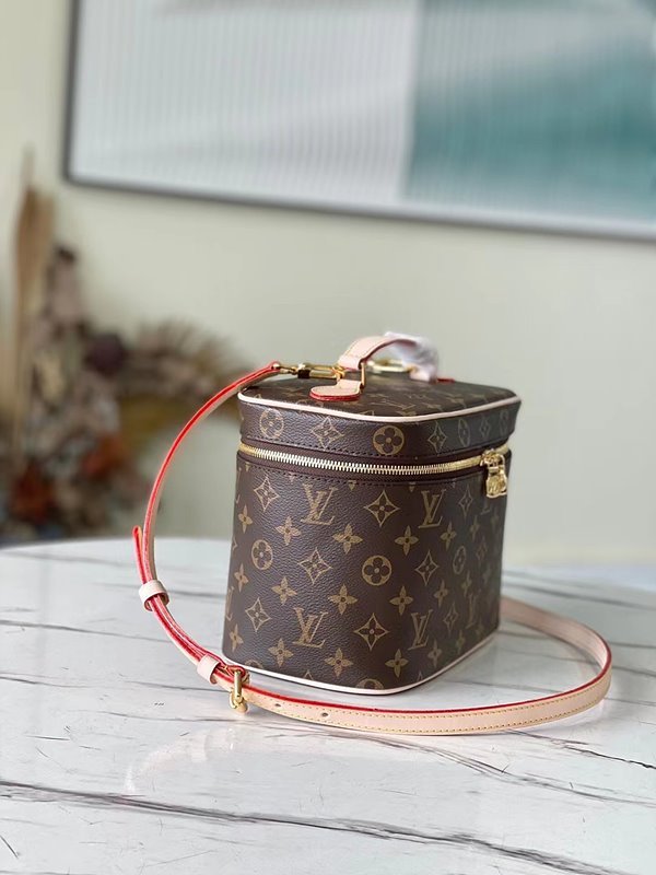 루이비통 니스 BB [매장가 160만원대]