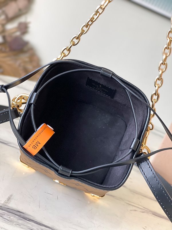 루이비통 노에 퍼스 LV 참 크로스백 [매장가 410만원대]