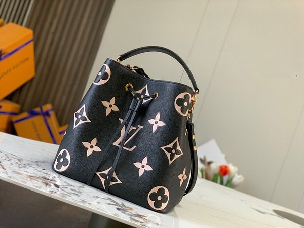 루이비통 네오노에 MM 블랙/베이지 [매장가 370만원대]