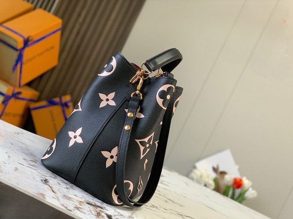 루이비통 네오노에 MM 블랙/베이지 [매장가 370만원대]