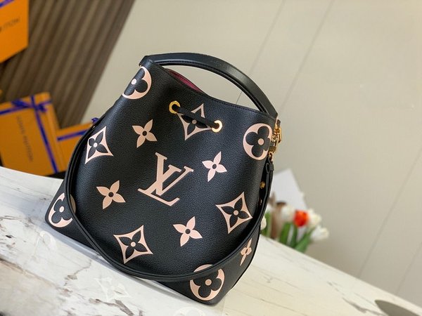 루이비통 네오노에 MM 블랙/베이지 [매장가 370만원대]