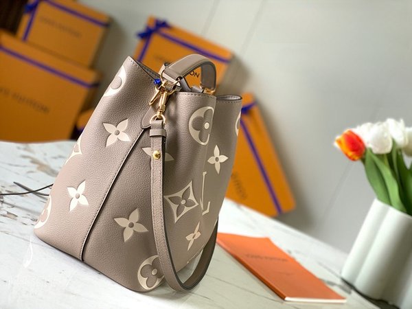 루이비통 네오노에 MM 크렘 [매장가 370만원대]