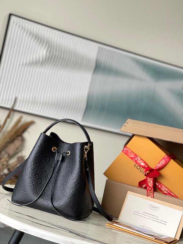 루이비통 네오노에 MM 블랙 [매장가 350만원대]