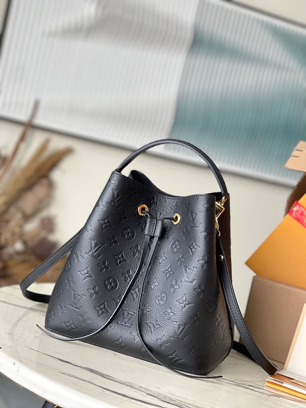 루이비통 네오노에 MM 블랙 [매장가 350만원대]