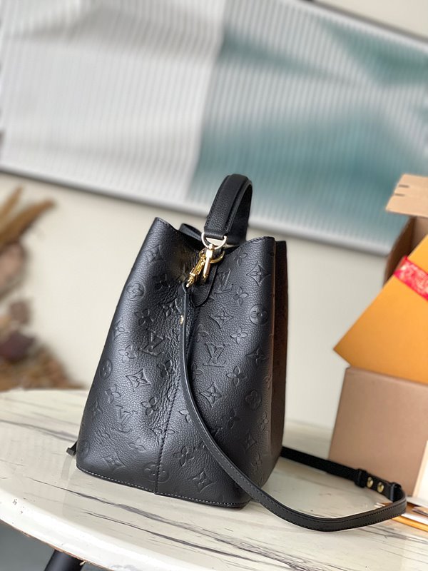 루이비통 네오노에 MM 블랙 [매장가 350만원대]