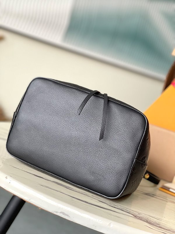 루이비통 네오노에 MM 블랙 [매장가 350만원대]