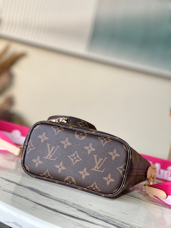 루이비통 네버풀 BB 모노그램 로즈스트랩 [매장가 330만원대]