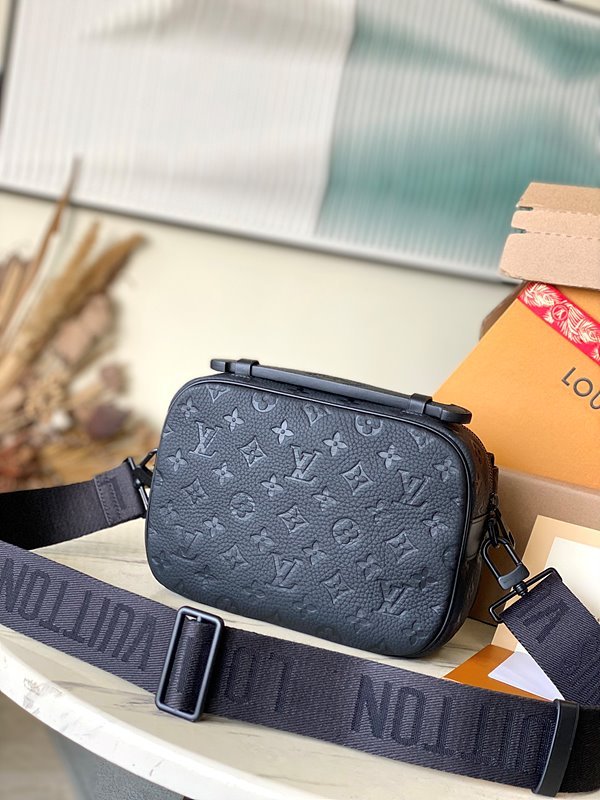 루이비통 남성 S 락 메신저 백 블랙 [매장가 450만원대]