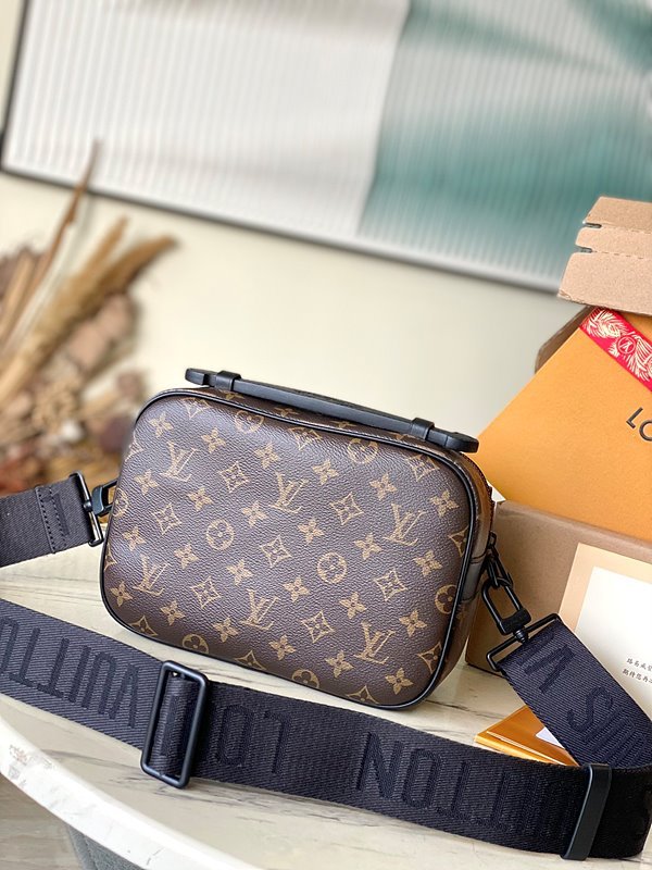 루이비통 남성 S 락 메신저 백 모노그램 블랙 [매장가 380만원대]