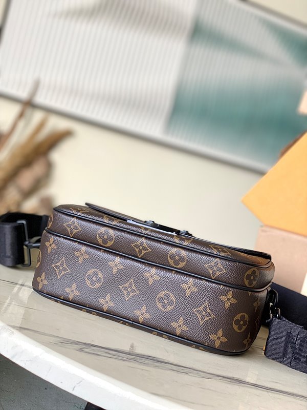 루이비통 남성 S 락 메신저 백 모노그램 블랙 [매장가 380만원대]