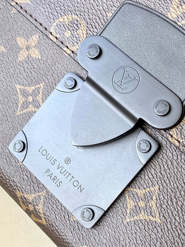 루이비통 남성 S 락 메신저 백 모노그램 블랙 [매장가 380만원대]