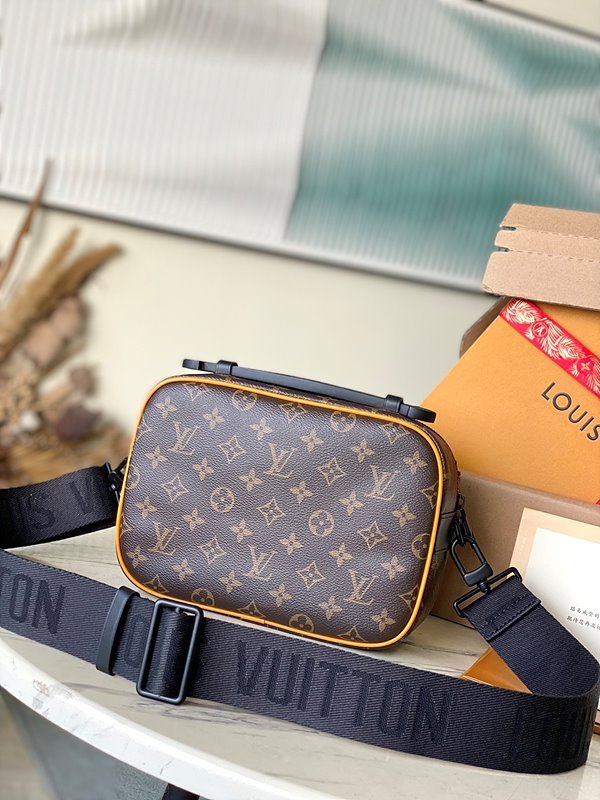 루이비통 남성 S 락 메신저 백 모노그램 [매장가 420만원대]