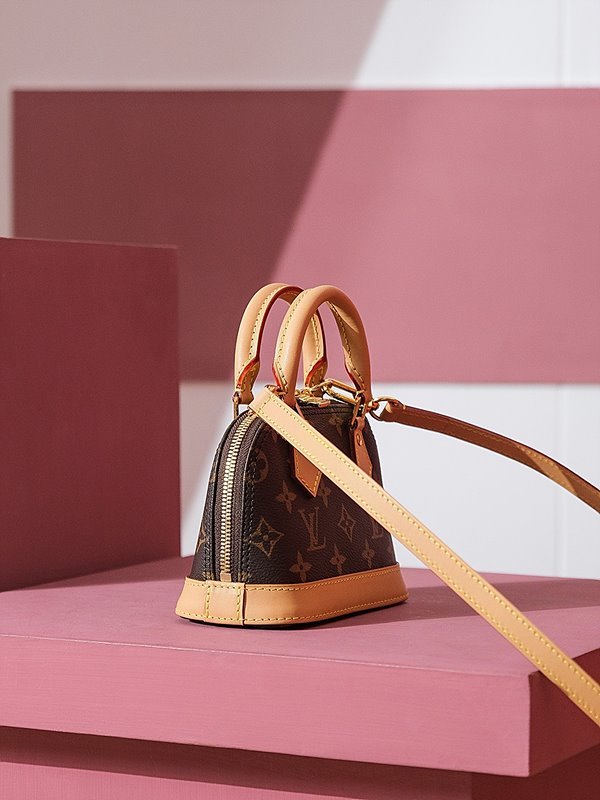 루이비통 나노 알마 모노그램 [매장가 240만원대]