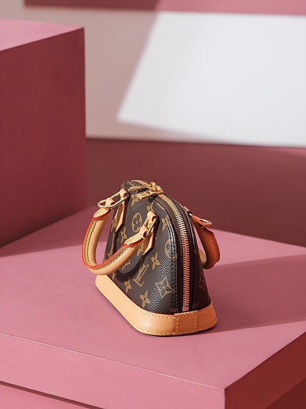 루이비통 나노 알마 모노그램 [매장가 240만원대]