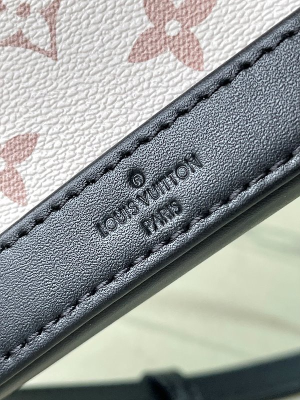 루이비통 나노 알마 기타모노그램 캔버스 [매장가 250만원대]