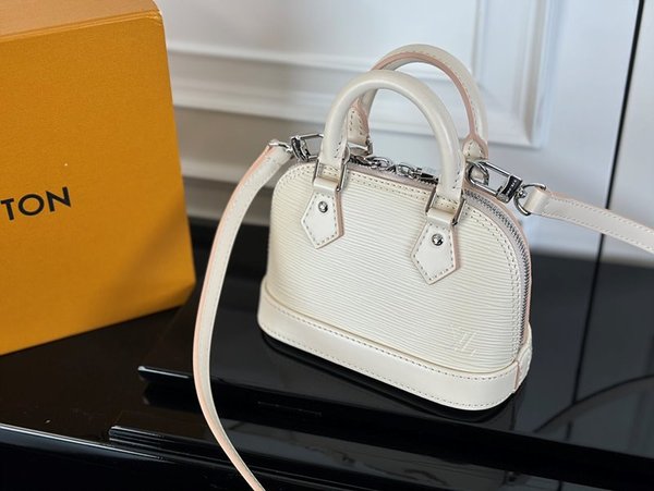 루이비통 나노 알마 쿼르츠 [매장가 250만원대]