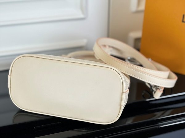 루이비통 나노 알마 쿼르츠 [매장가 250만원대]