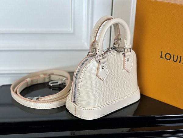 루이비통 나노 알마 쿼르츠 [매장가 250만원대]