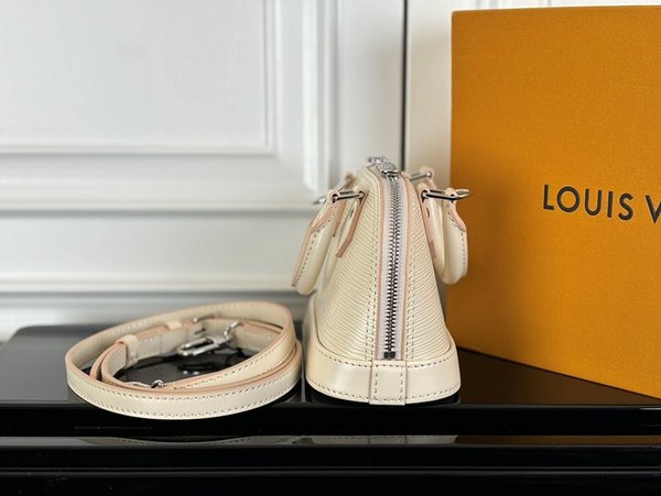 루이비통 나노 알마 쿼르츠 [매장가 250만원대]