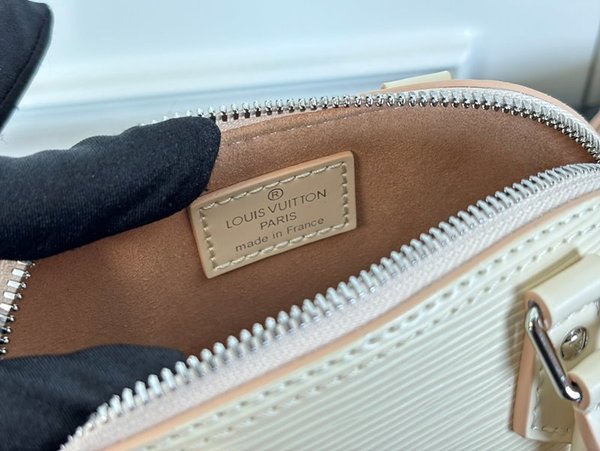 루이비통 나노 알마 쿼르츠 [매장가 250만원대]