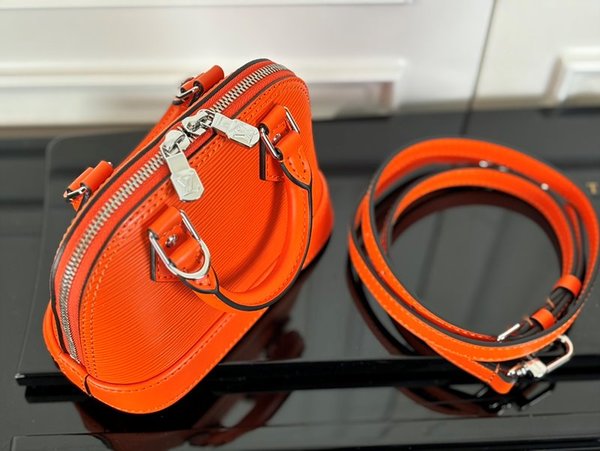 루이비통 나노 알마 오렌지레드 [매장가 250만원대]