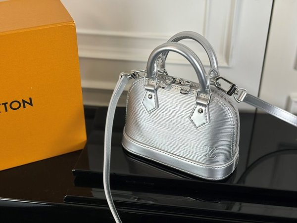 루이비통 나노 알마 실버 [매장가 250만원대]