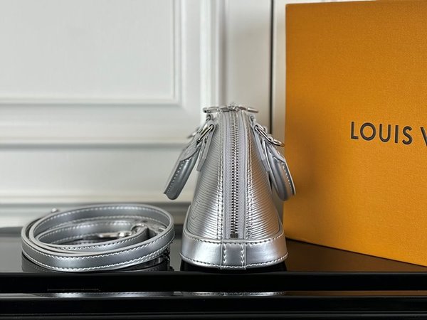 루이비통 나노 알마 실버 [매장가 250만원대]