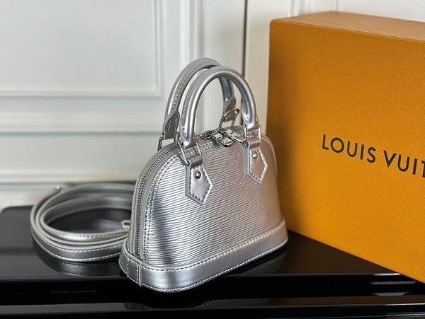루이비통 나노 알마 실버 [매장가 250만원대]