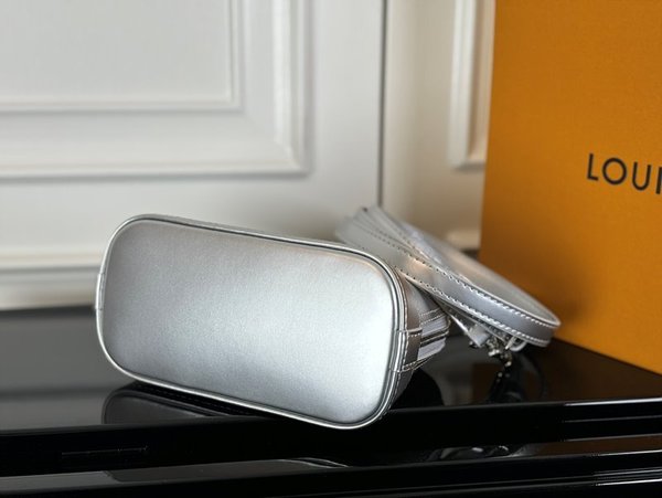 루이비통 나노 알마 실버 [매장가 250만원대]