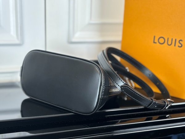 루이비통 나노 알마 블랙 [매장가 250만원대]