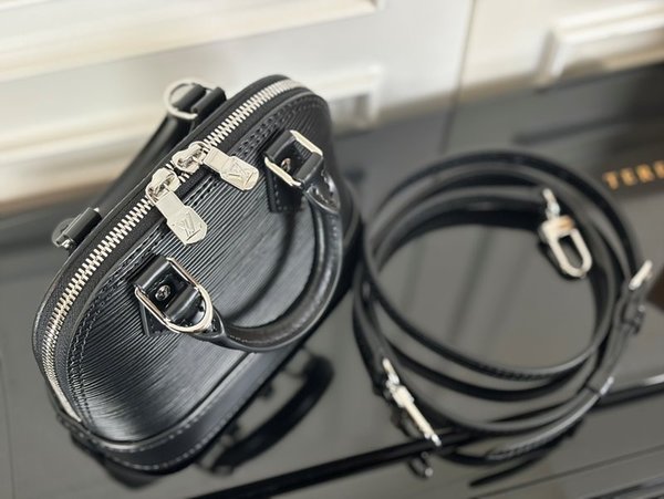 루이비통 나노 알마 블랙 [매장가 250만원대]