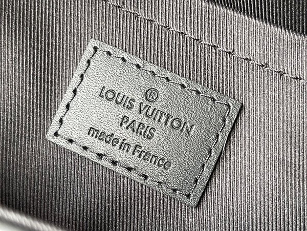 루이비통 S락 버티컬 웨어러블 월릿 블랙 [매장가 240만원대]