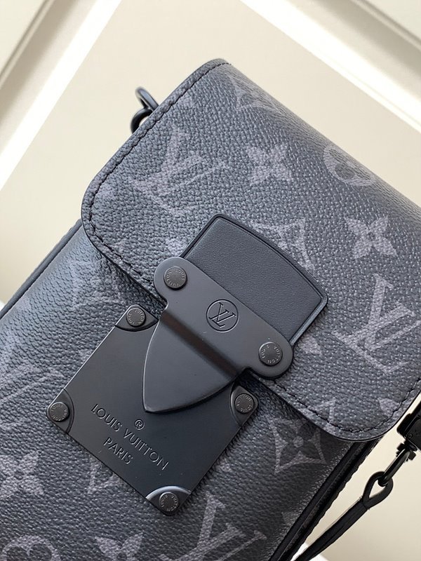 루이비통 S락 버티컬 웨어러블 월릿 블랙 [매장가 240만원대]