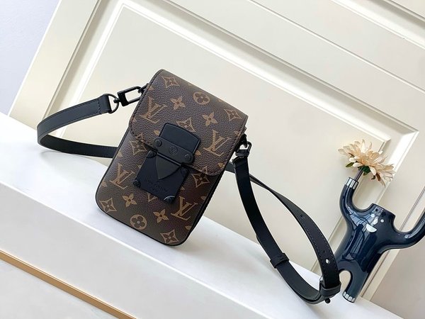 루이비통 S락 버티컬 웨어러블 월릿 브라운 [매장가 240만원대]
