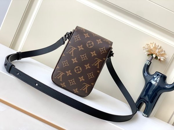 루이비통 S락 버티컬 웨어러블 월릿 브라운 [매장가 240만원대]