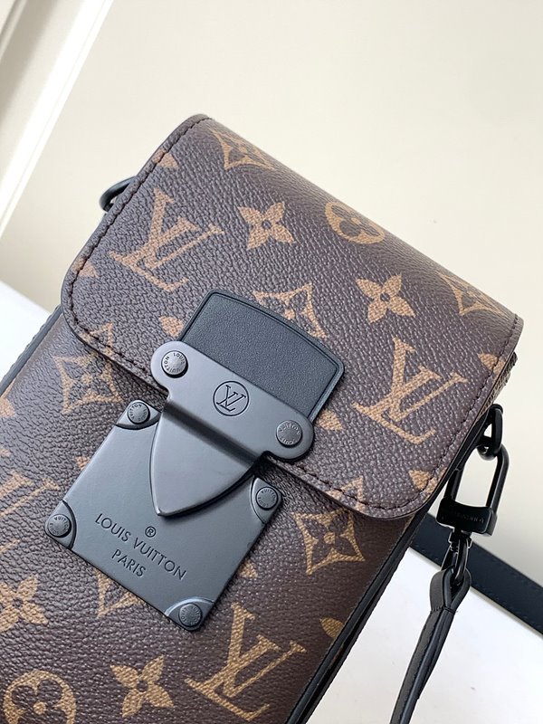루이비통 S락 버티컬 웨어러블 월릿 브라운 [매장가 240만원대]