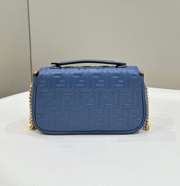 펜디 바게트 체인 미디 블루 [매장가 420만원대]