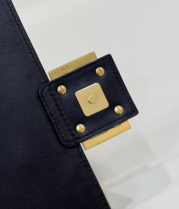 펜디 바게트 체인 미디 블랙 [매장가 420만원대]