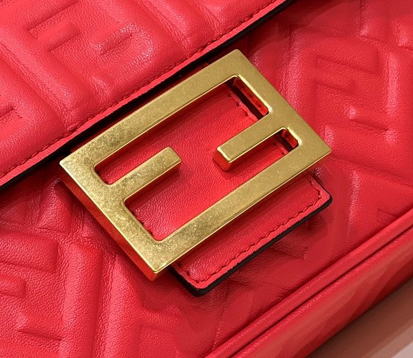 펜디 바게트 체인 미디 레드 [매장가 420만원대]