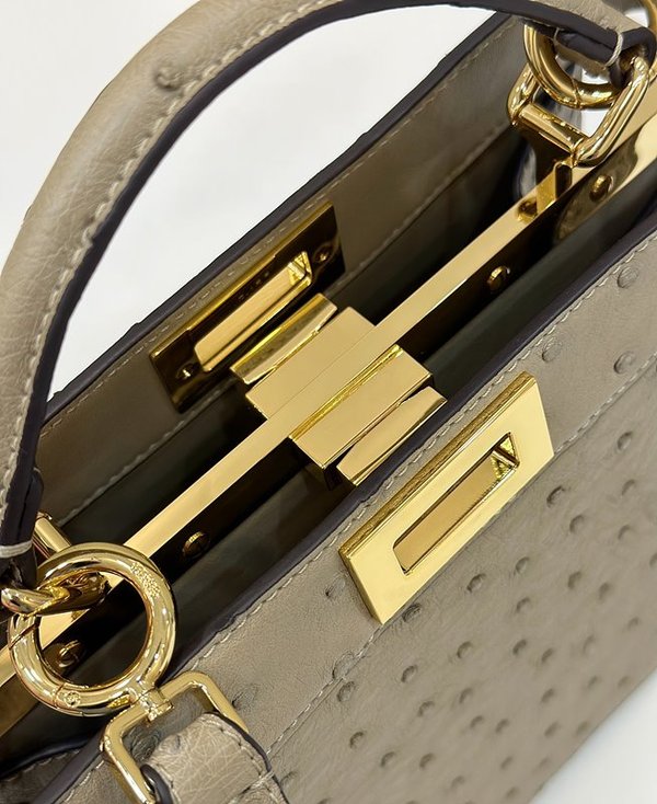 팬디 FENDI 피카부 I See U 스몰 베이지 타조가죽 백 [매장가 1450만원대]