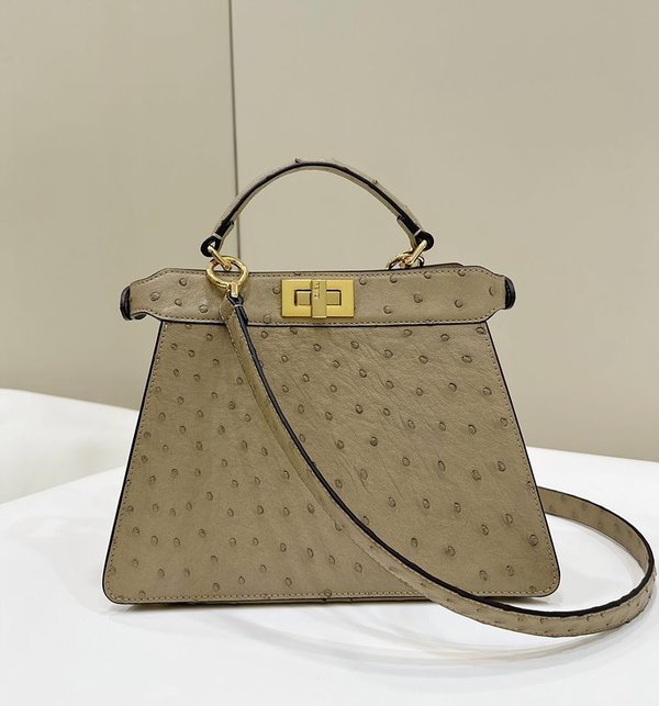 팬디 FENDI 피카부 I See U 스몰 베이지 타조가죽 백 [매장가 1450만원대]