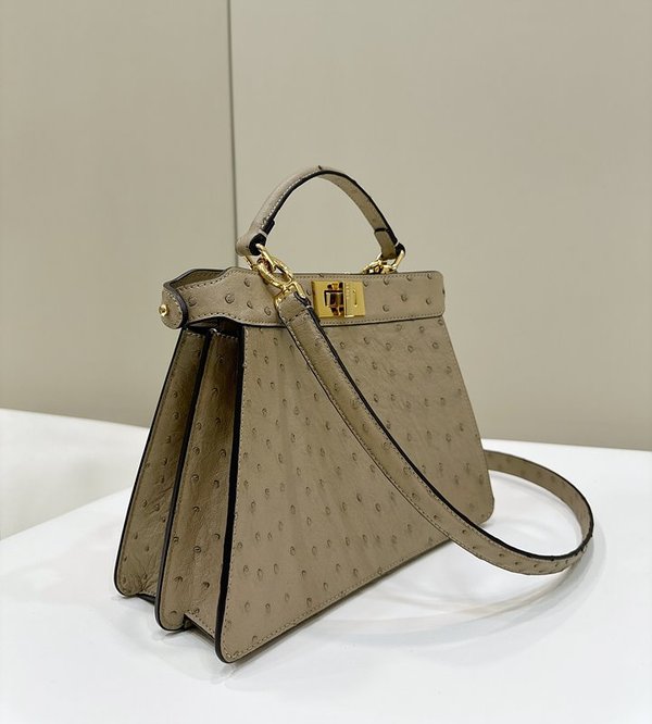 팬디 FENDI 피카부 I See U 스몰 베이지 타조가죽 백 [매장가 1450만원대]